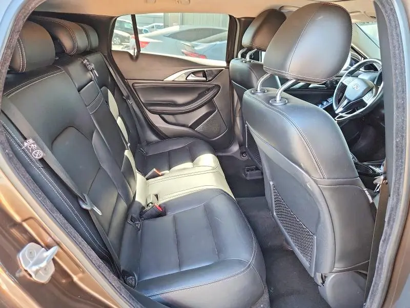 2017 INFINITI QX30 BASE  