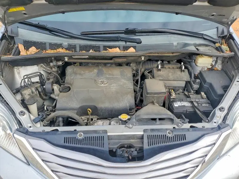 2015 TOYOTA SIENNA XLE 8-PASSENGER  