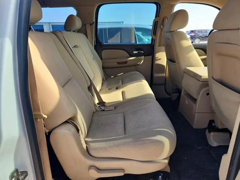 2010 CHEVROLET SUBURBAN C1500 LS  