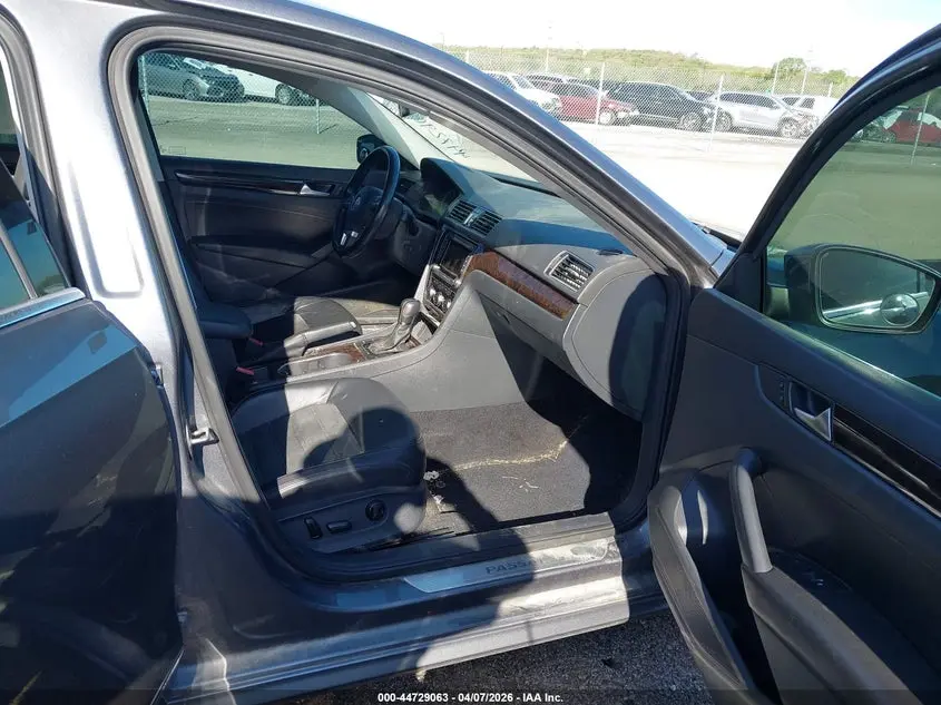 2015 VOLKSWAGEN PASSAT 2.0L TDI SEL PREMIUM