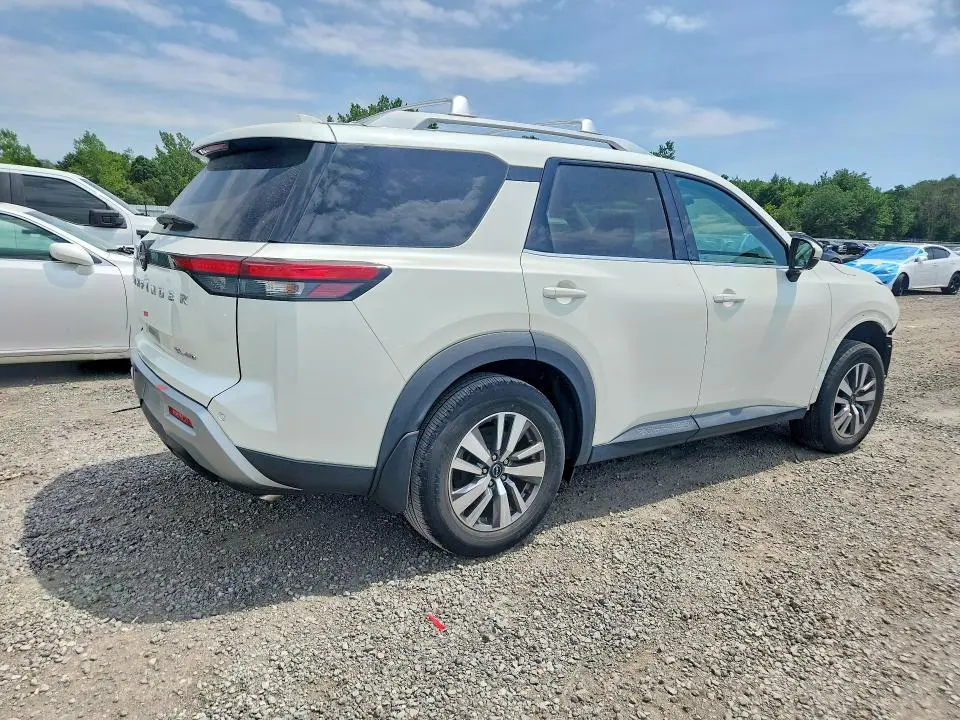 2023 NISSAN PATHFINDER SL  