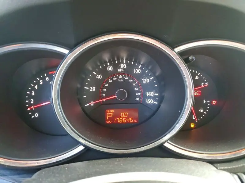 2011 KIA SORENTO LX  