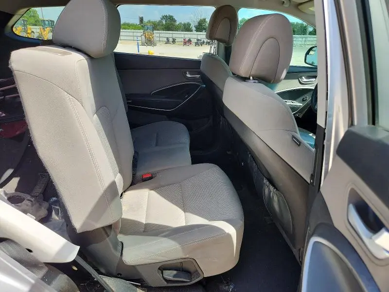 2018 HYUNDAI SANTA FE SE  