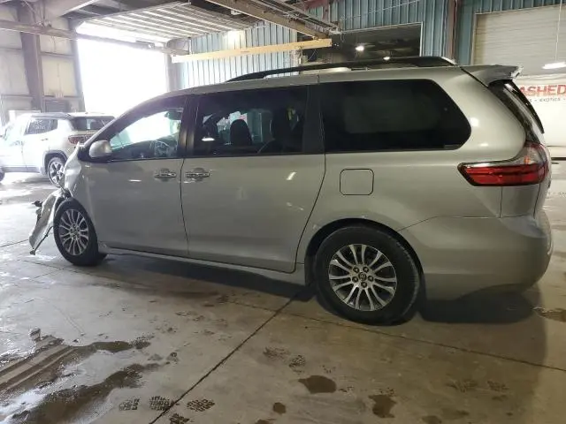 2020 TOYOTA SIENNA XLE  