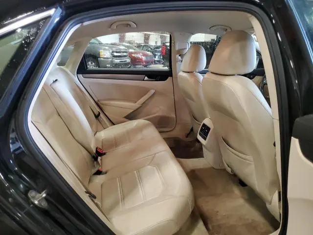 2015 VOLKSWAGEN PASSAT SE  