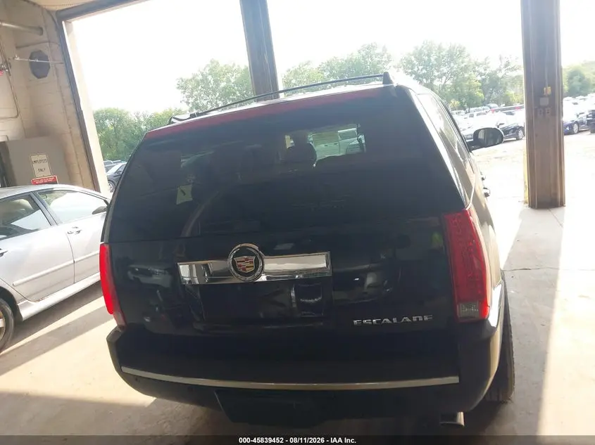 2013 CADILLAC ESCALADE LUXURY