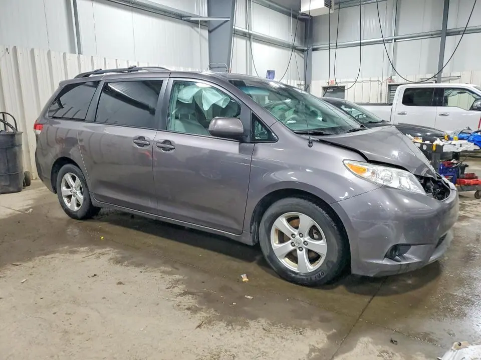 2014 TOYOTA SIENNA LE 8-PASSENGER  