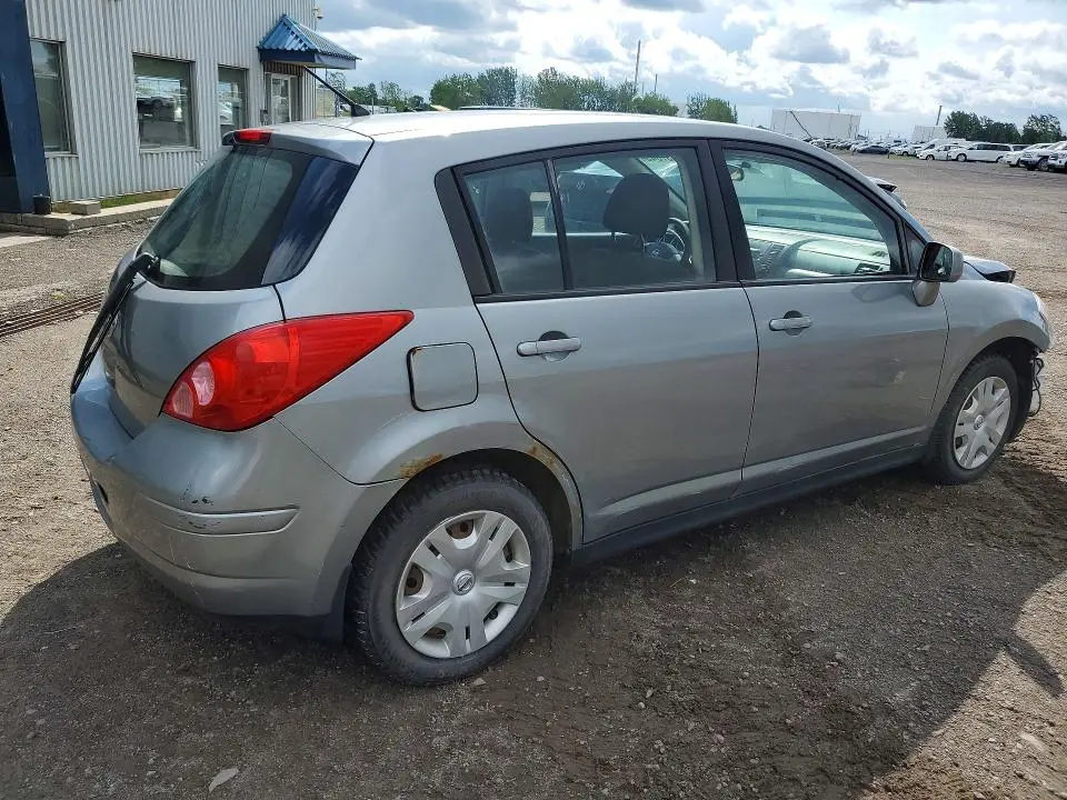2010 NISSAN VERSA   