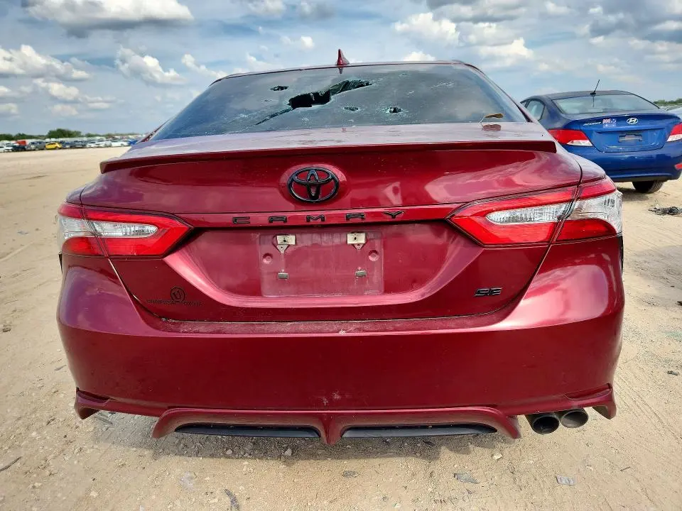 2018 TOYOTA CAMRY SE  