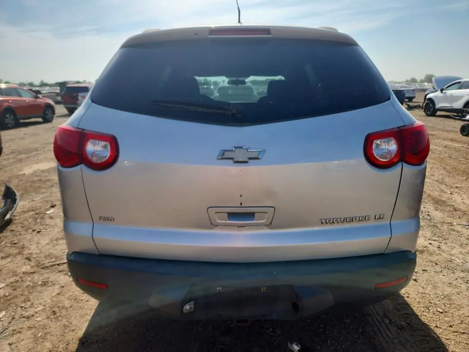 2010 CHEVROLET TRAVERSE LS  