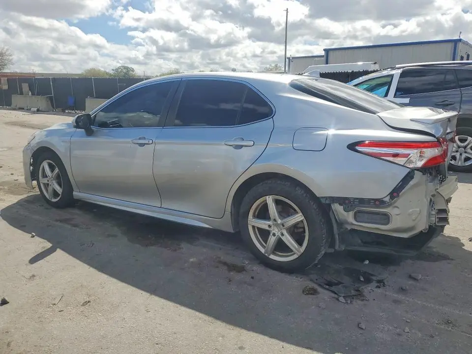 2020 TOYOTA CAMRY SE  