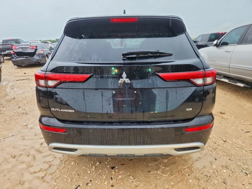 2024 MITSUBISHI OUTLANDER SE  