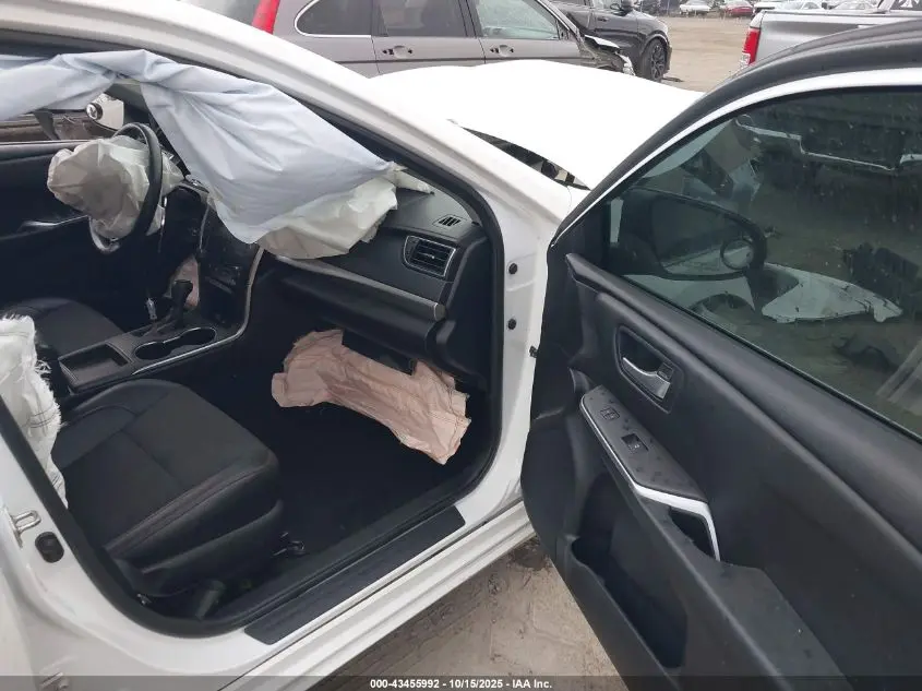 2016 TOYOTA CAMRY SE