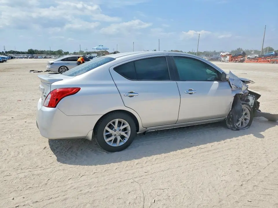 2018 NISSAN VERSA SV  