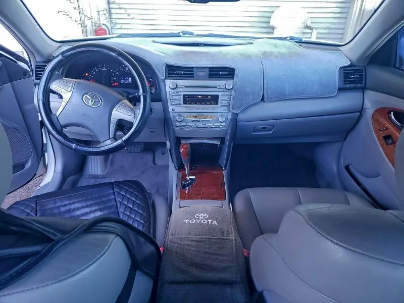 2011 TOYOTA CAMRY SE  