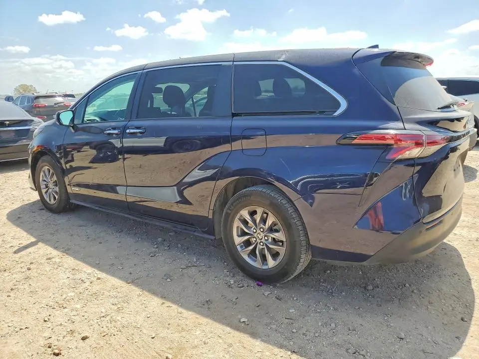 2021 TOYOTA SIENNA XLE 7-PASSENGER  