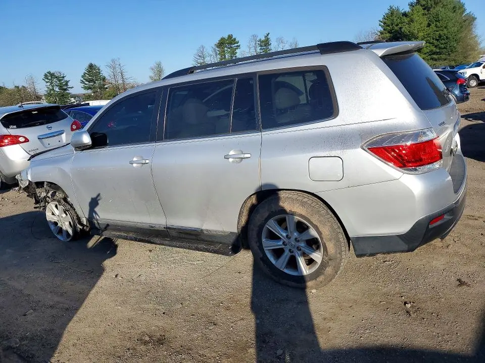 2013 TOYOTA HIGHLANDER SE  