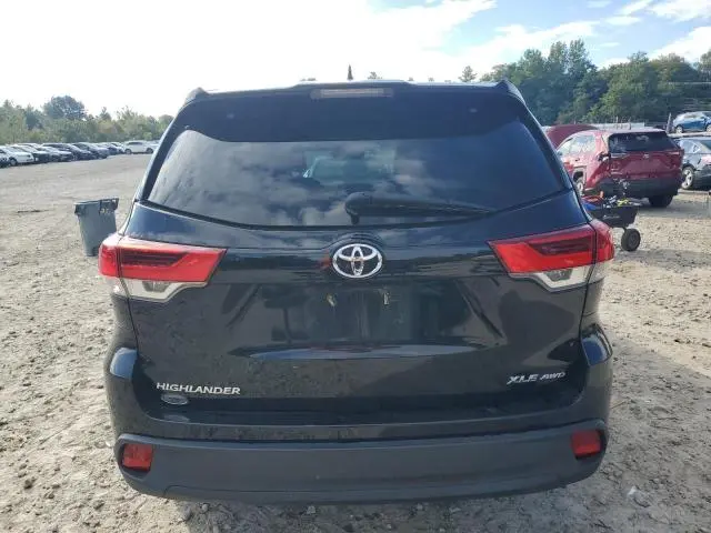 2019 TOYOTA HIGHLANDER SE  