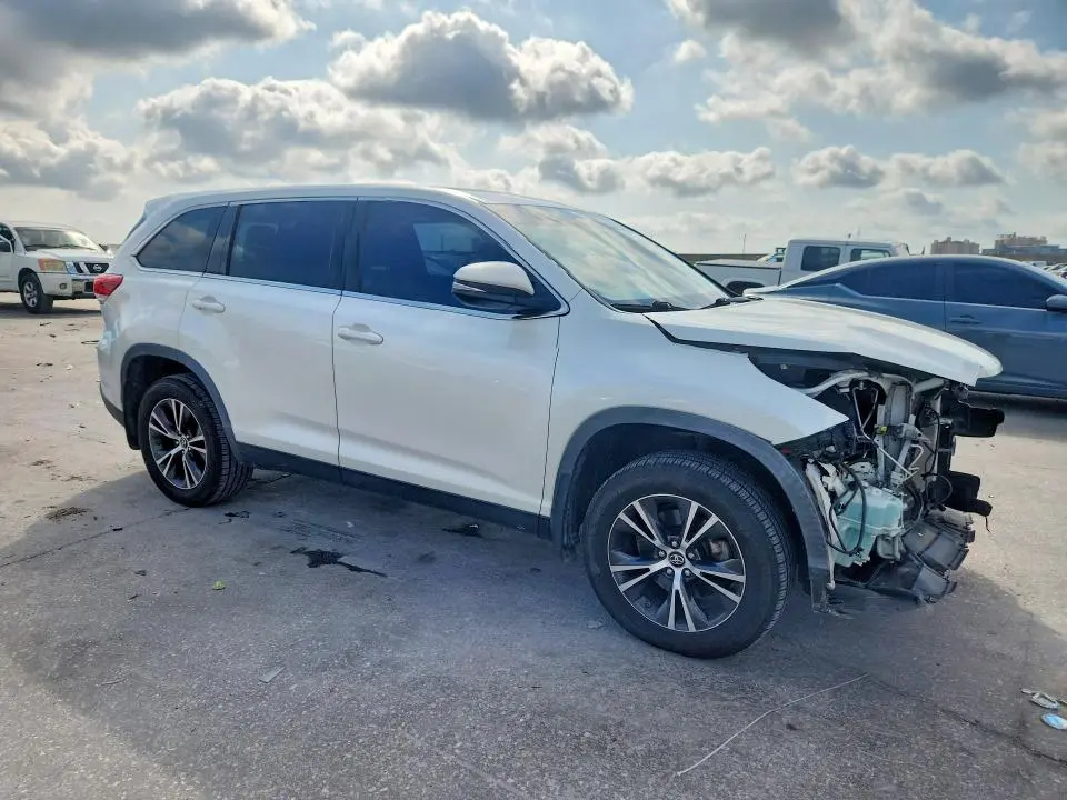 2019 TOYOTA HIGHLANDER LE  
