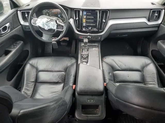 2020 VOLVO XC60 T5 MOMENTUM  