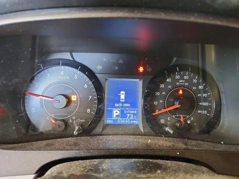 2017 TOYOTA SIENNA LE  