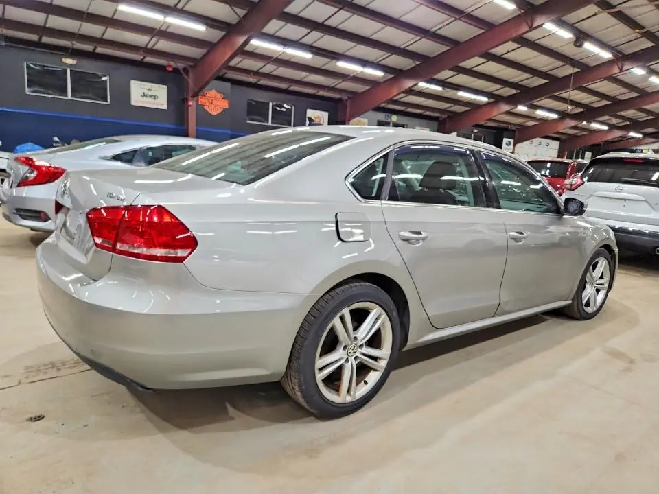 2014 VOLKSWAGEN PASSAT SE  