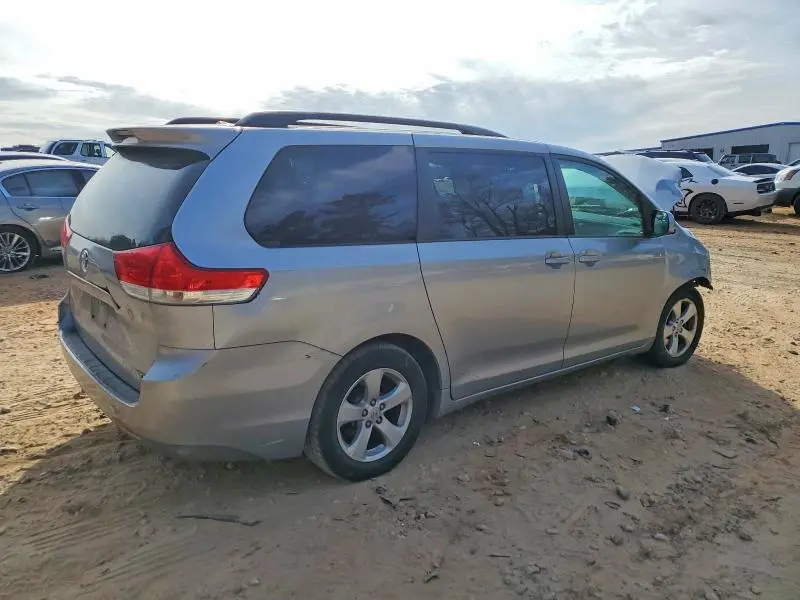 2013 TOYOTA SIENNA LE  