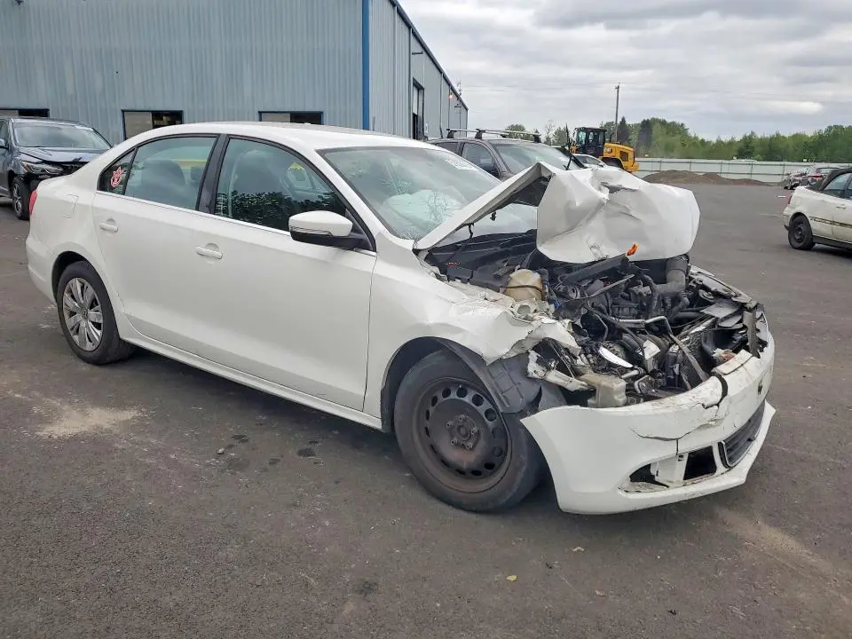 2013 VOLKSWAGEN JETTA SE  