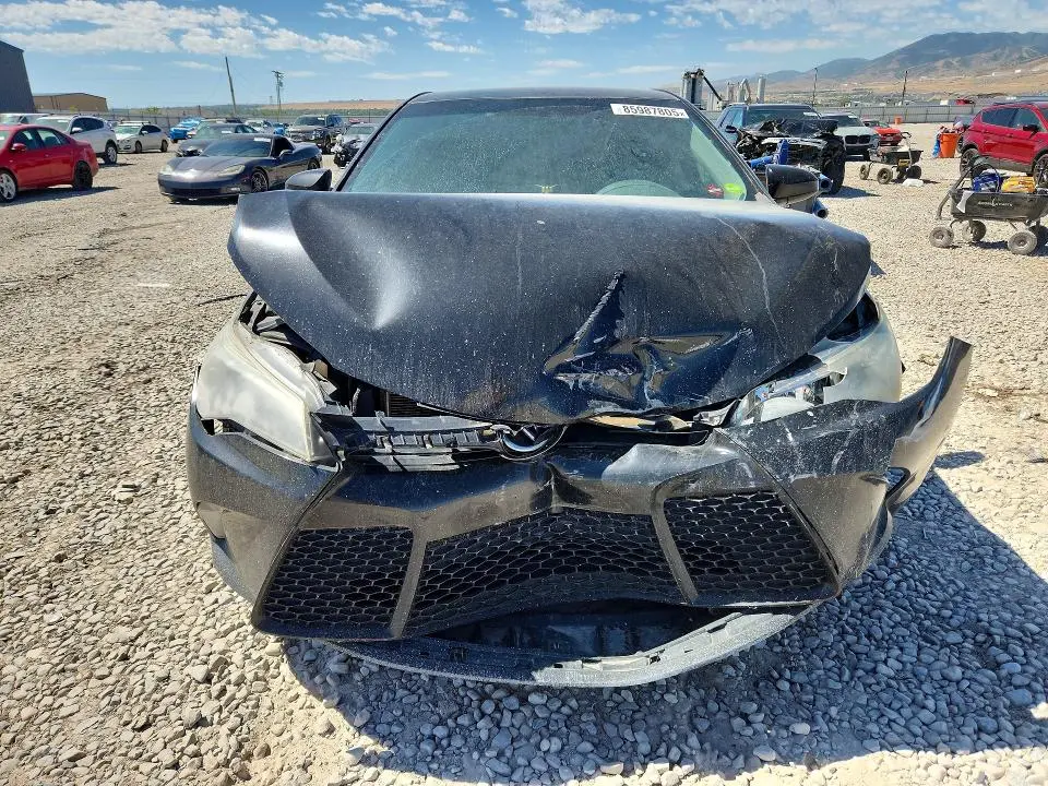 2017 TOYOTA CAMRY SE  