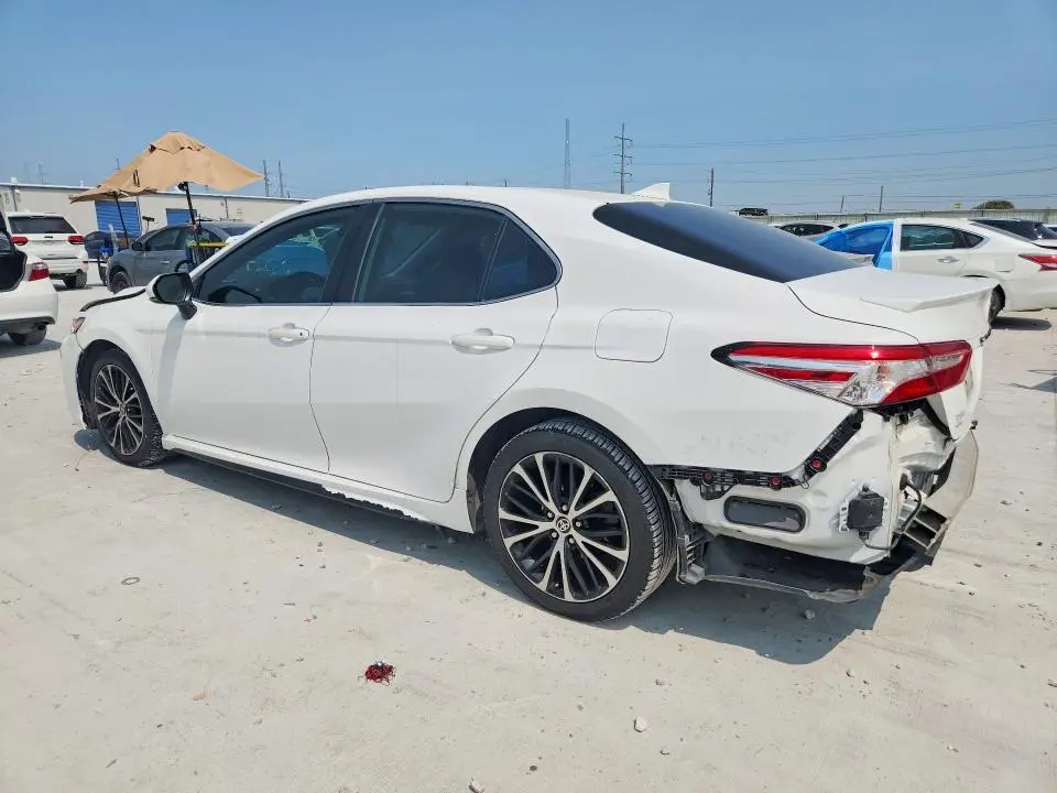2020 TOYOTA CAMRY SE  