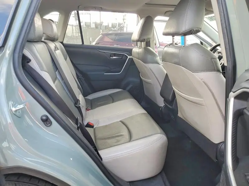 2019 TOYOTA RAV4 XLE  