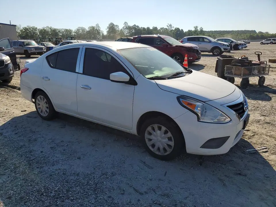 2019 NISSAN VERSA SV  