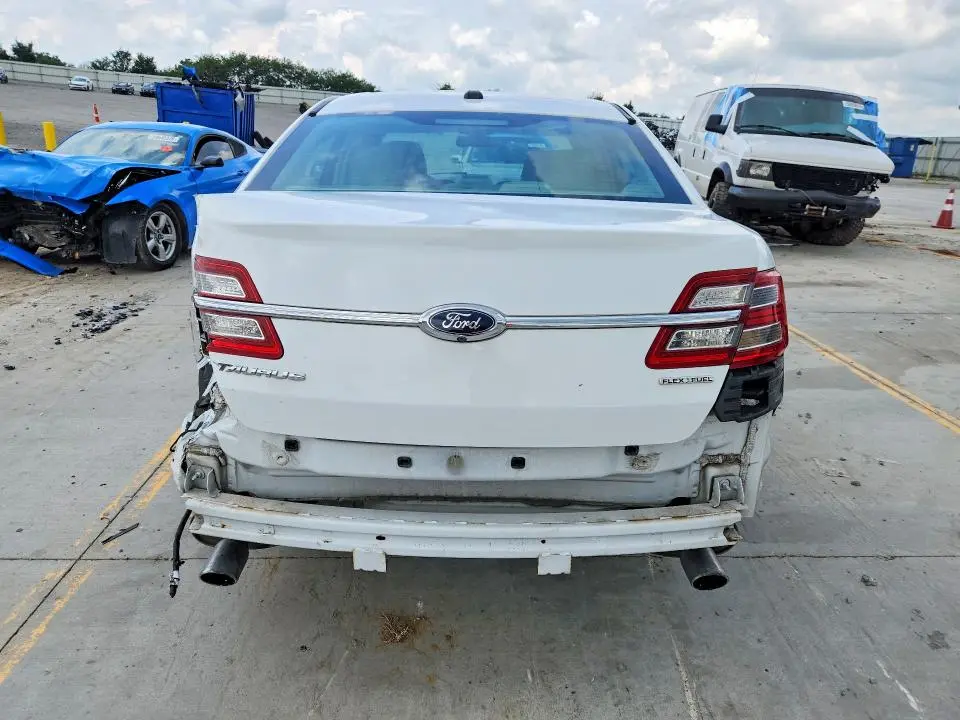 2015 FORD TAURUS SE  