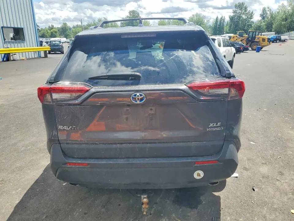 2022 TOYOTA RAV4 XLE  