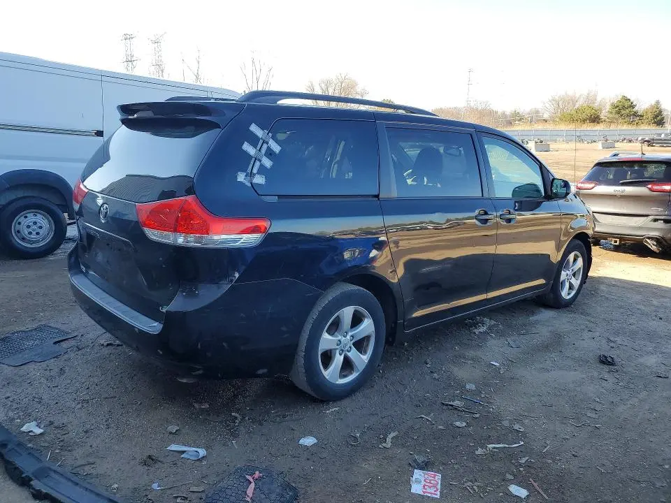 2012 TOYOTA SIENNA LE 8-PASSENGER  