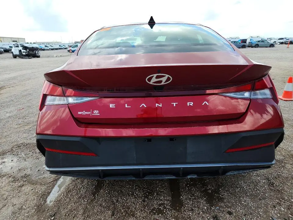 2024 HYUNDAI ELANTRA SEL  