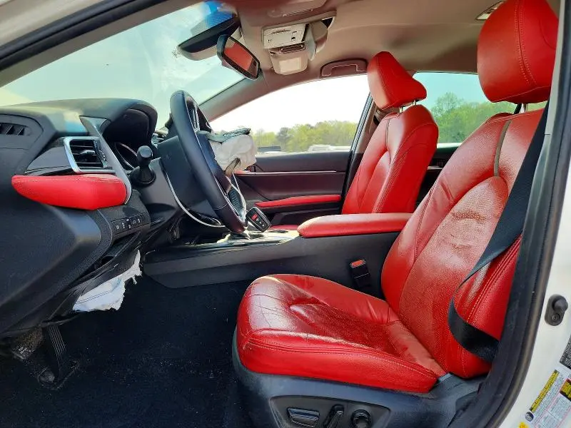 2018 TOYOTA CAMRY SE  