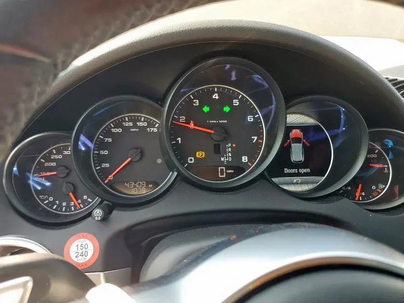 2017 PORSCHE CAYENNE   