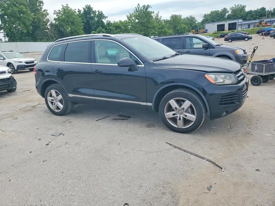 2014 VOLKSWAGEN TOUAREG V6  