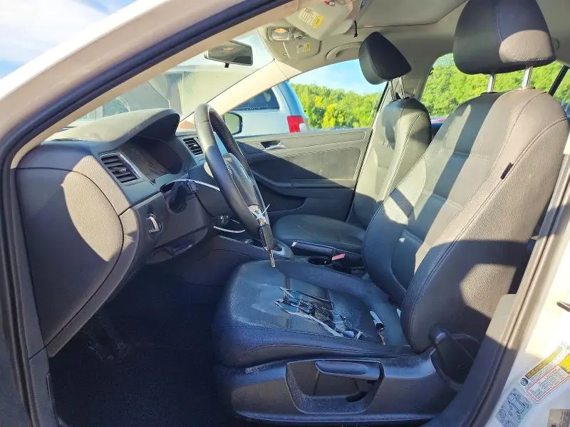 2011 VOLKSWAGEN JETTA SE  