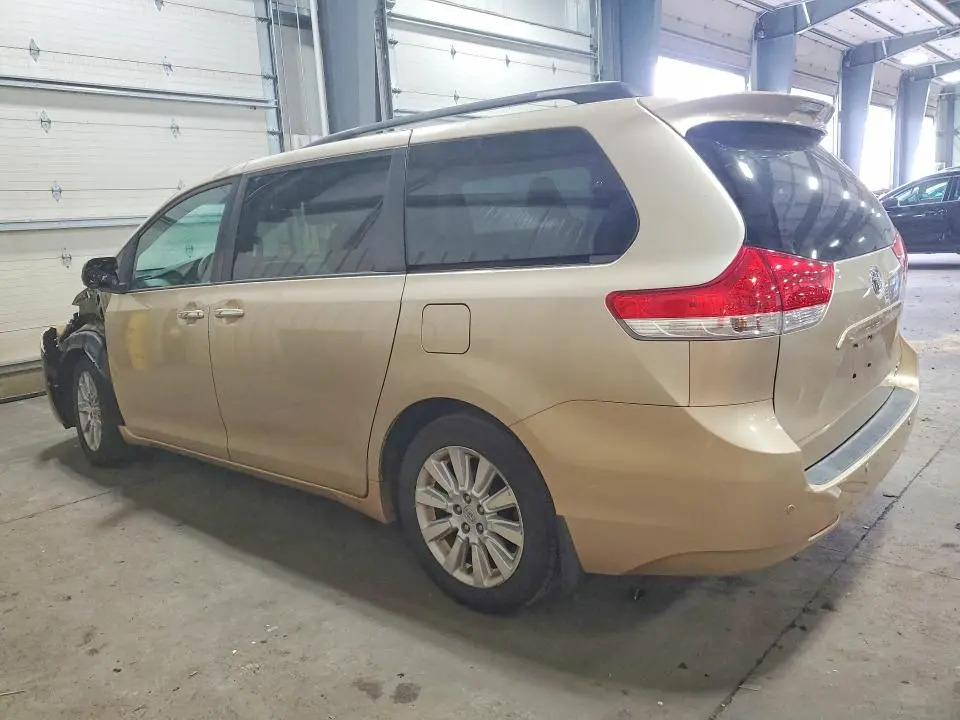 2013 TOYOTA SIENNA XLE 7-PASSENGER  