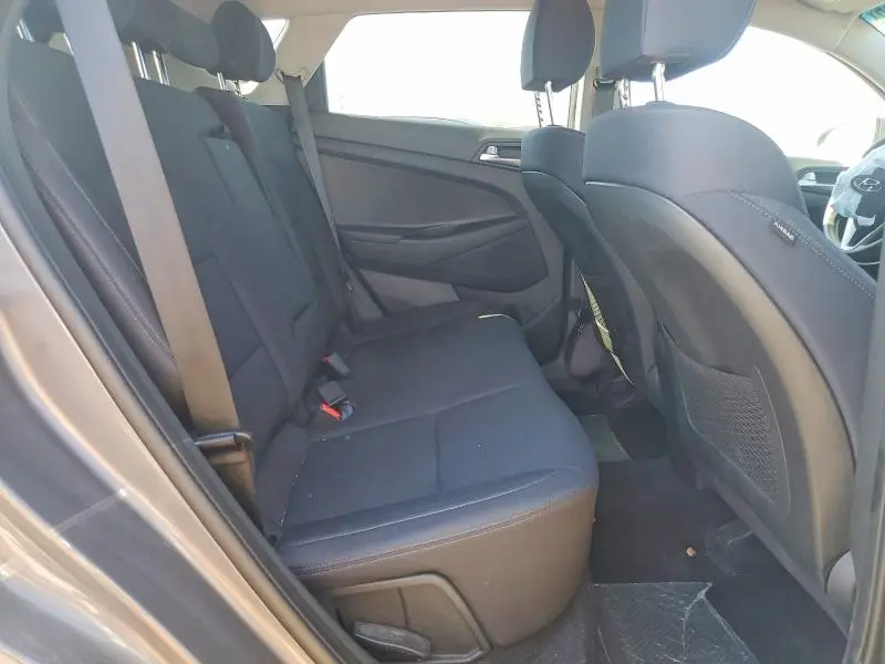 2021 HYUNDAI TUCSON SE  