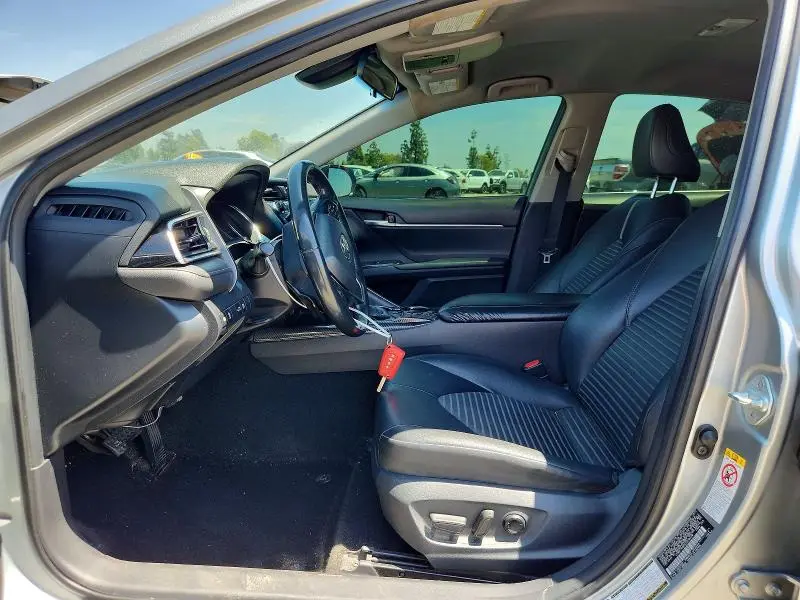 2018 TOYOTA CAMRY SE  