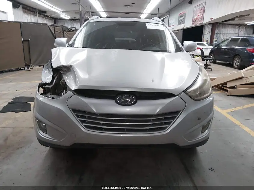 2015 HYUNDAI TUCSON SE
