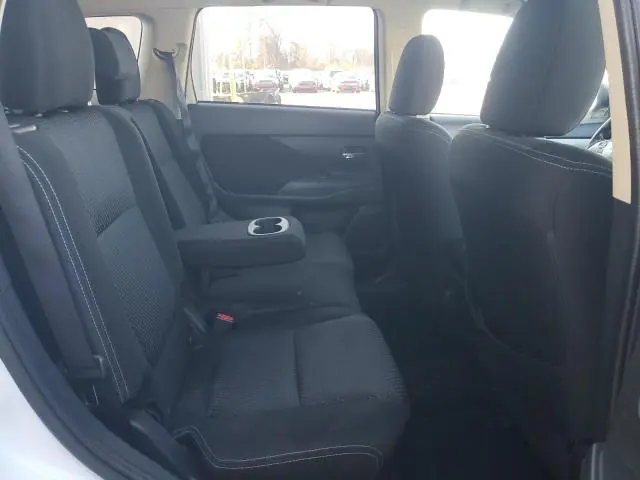 2016 MITSUBISHI OUTLANDER SE  