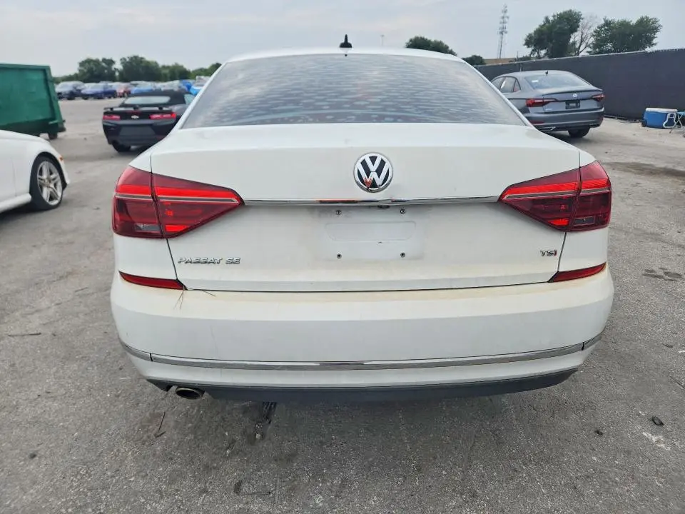 2018 VOLKSWAGEN PASSAT SE  
