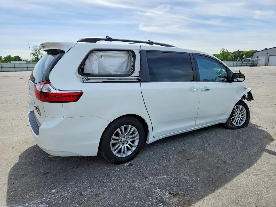 2015 TOYOTA SIENNA XLE PREMIUM 8-PASSENGER  