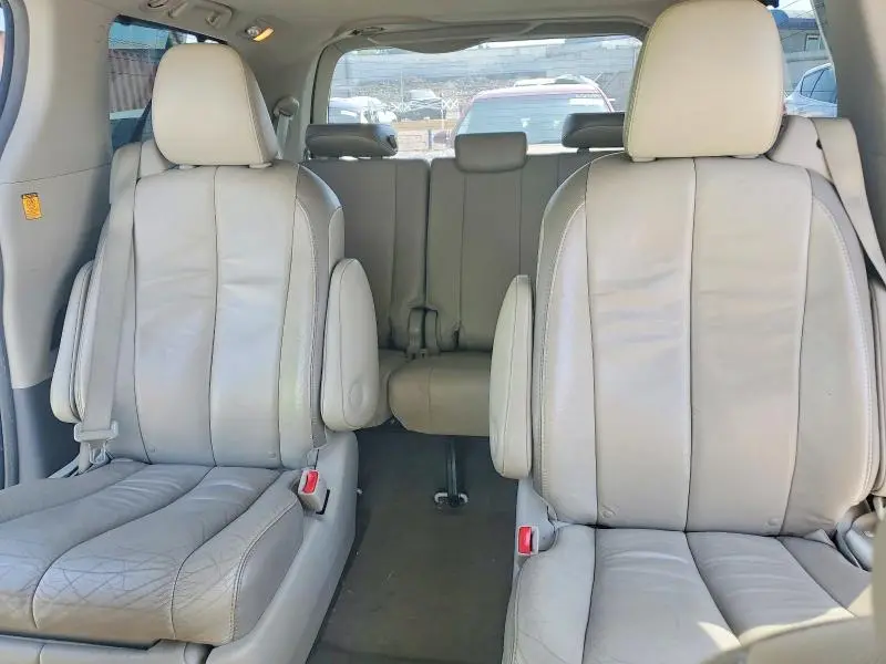 2013 TOYOTA SIENNA LIMITED 7-PASSENGER  