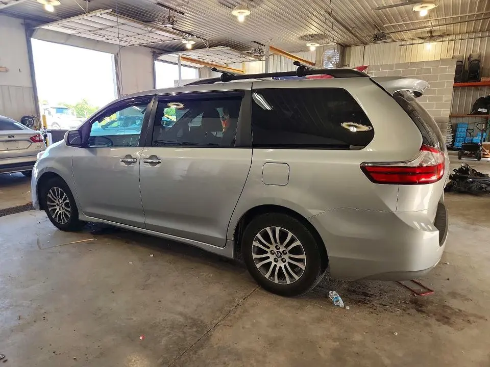 2020 TOYOTA SIENNA XLE 8-PASSENGER  