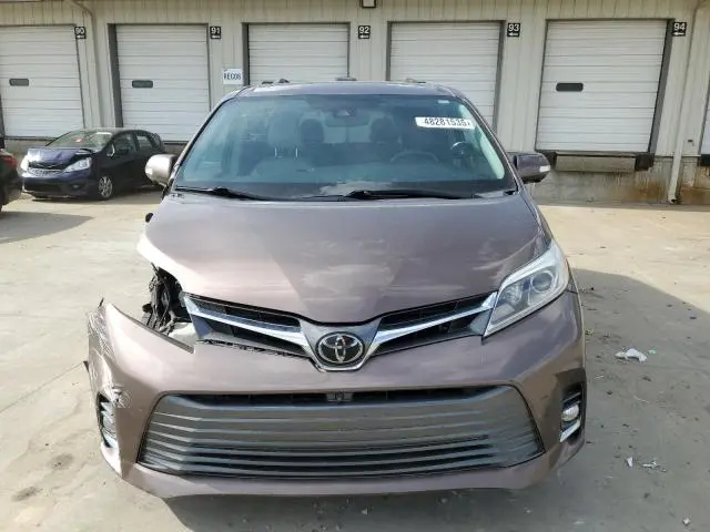 2019 TOYOTA SIENNA XLE  